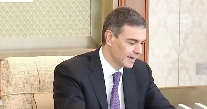西班牙首相刚到，中方在京接见另一位贵客，美媒：特朗普帮了中国