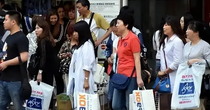 中国人不乐意赴日旅游，日本血条一个月就见底，千亿顺差直接清零