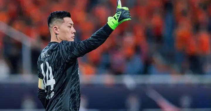 1-2乱套！中超豪门输球，门将大意吃红牌，对手排名暂时反超国安