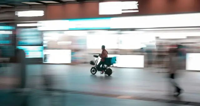 线下在“造场”，线上在“卷快，2026年购物大洗牌，可以赚到钱了