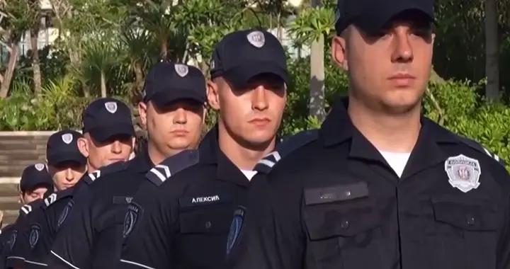 8名塞尔维亚警察，在中国三亚景区巡逻！中国这步棋藏着啥深意？