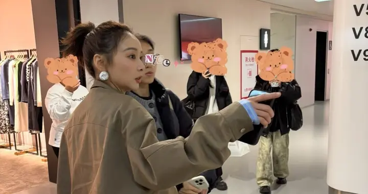 高叶机场穿搭时尚，漂亮又有气质！