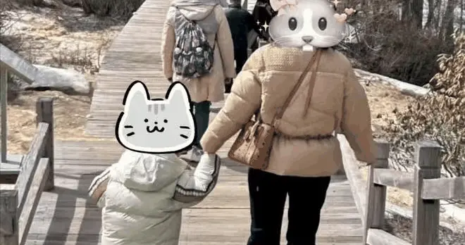 一泡尿“毁”了全家!男童尿进黄龙彩池，景区硬气通报:永久禁入