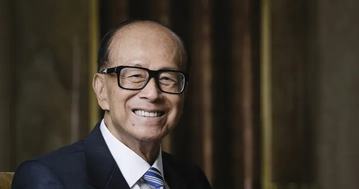 长实辟谣98岁李嘉诚去世，网友反应绝了：名人去世谣言都实锤了