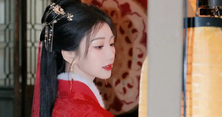 女星毛晓彤温婉魅力，女神的一抹微笑倾倒众生！