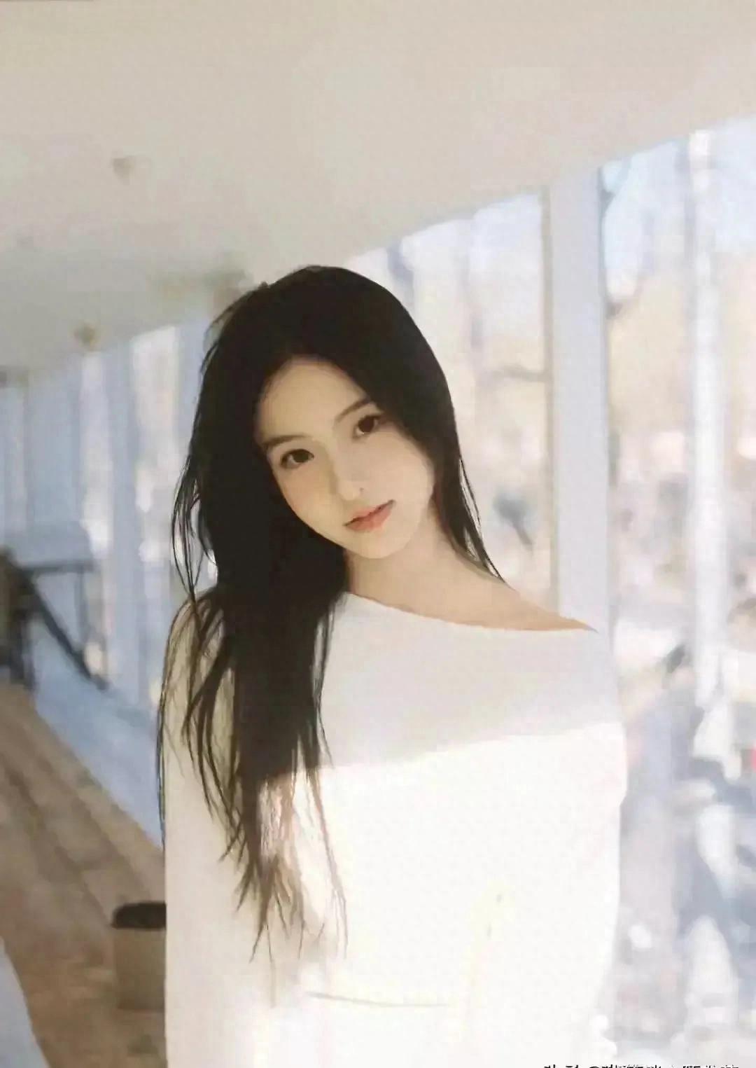 广东番禺一国际学校校花，身高169cm，体重52kg美的让人移不开眼