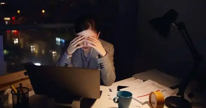 熬夜后的“身体崩盘”？别硬扛了，这几招教你强行拉升状态
