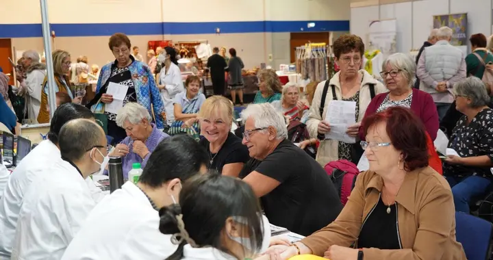 大量外国人涌入中国！不是来旅游，而是来抢占中国廉价的医疗资源