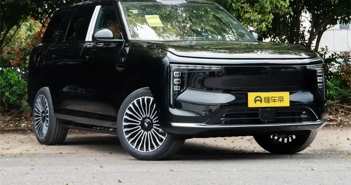 上汽掀桌子了丨智己LS8：智能+驾控+舒适拉满，30万内家用优选