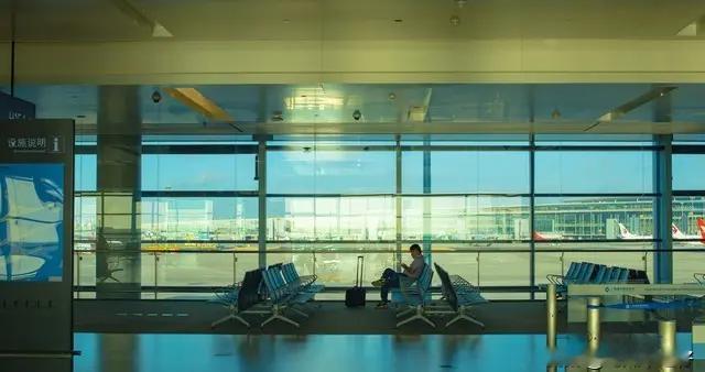 浦东机场遇到这种人请你帮带行李，别犹豫，直接拒绝