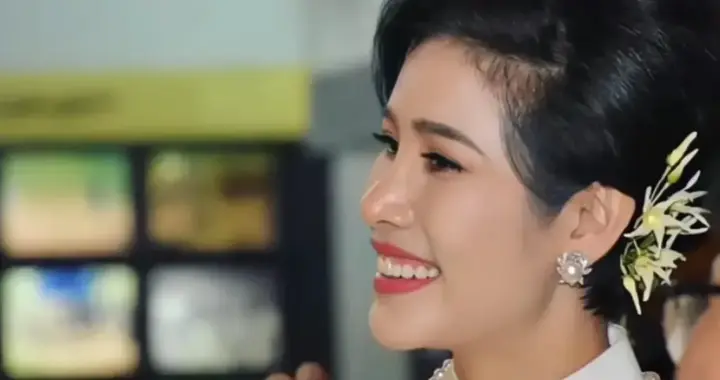 诗妮娜年轻时美，如今满脸苦相！显老无贵气感，富养也没挡住心衰