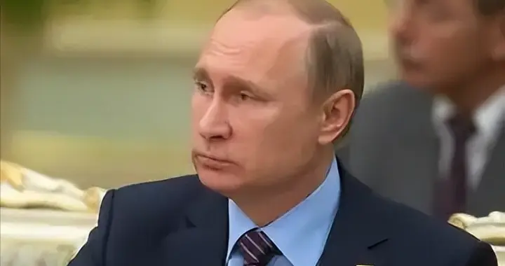 普京被迫打开金库，俄罗斯黄金连夜运往中国，中方发话果断接盘