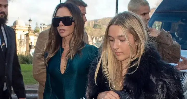 贝克汉姆一家出席婚礼！贝嫂深V裙骨瘦如柴，小七穿皮草不像14岁