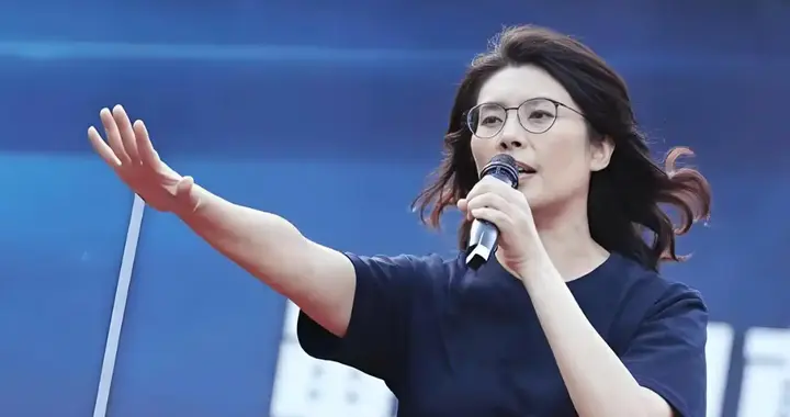 郑丽文太难了、内部再添“强敌”！绿营“内鬼”反水，气坏赖清德
