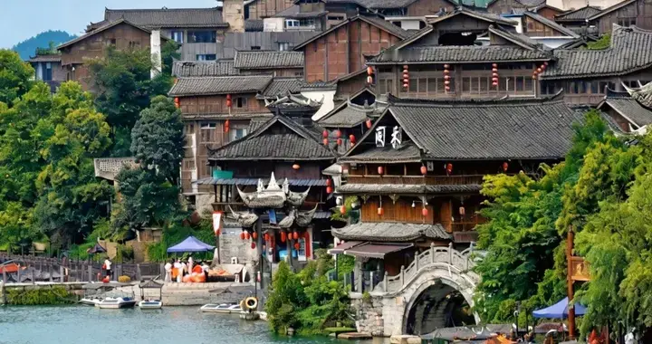 五一小城游彻底爆了！五星酒店300块，但90%的人根本不会玩