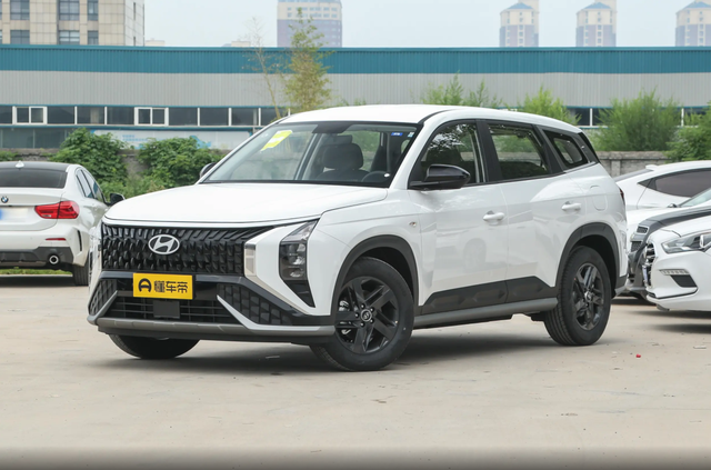 现代“白菜价”SUV，独悬底盘实力不输荣放CRV，从12万降到8万