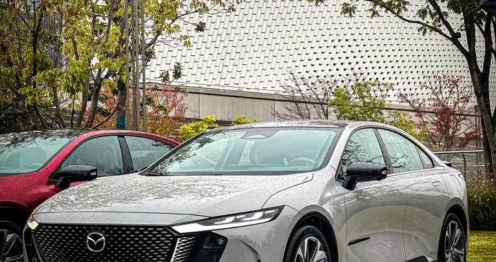 便宜 3 万马自达 EZ 系列硬核实测：换壳深蓝的捷径，为何走成死路？