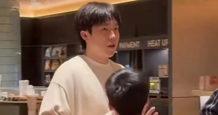 王楚钦牛冠凯一起去吃饭，林诗栋黄友政形影不离，莎莎佳佳一起