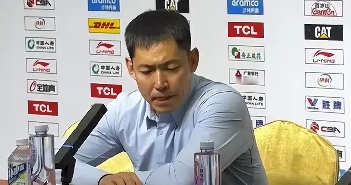 北控战胜山东男篮！张庆鹏赛后夸赞两人，不是廖三宁，也不是外援