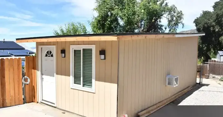 一边反美，一边在美国享福？苏莱曼尼亲属奢侈品堆满车内