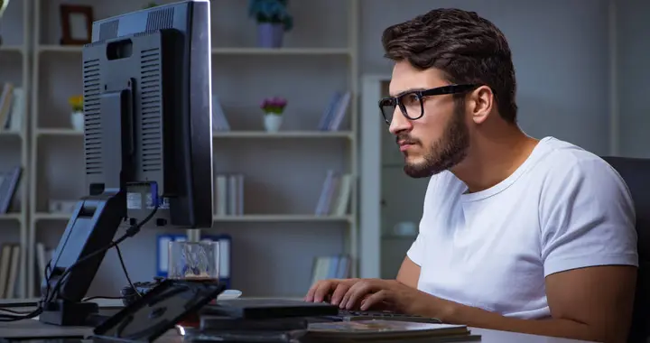 42岁高管睡够7小时，却查出心衰！医生：不是睡得少，是睡太晚