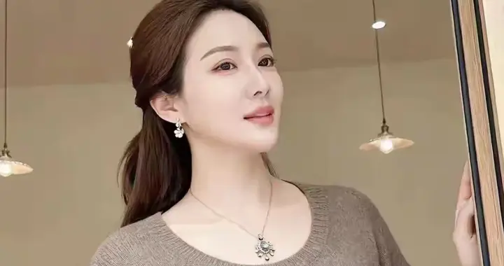 好干净的女子，膀大腰圆，眉清目秀，肤白貌美，气质绝!