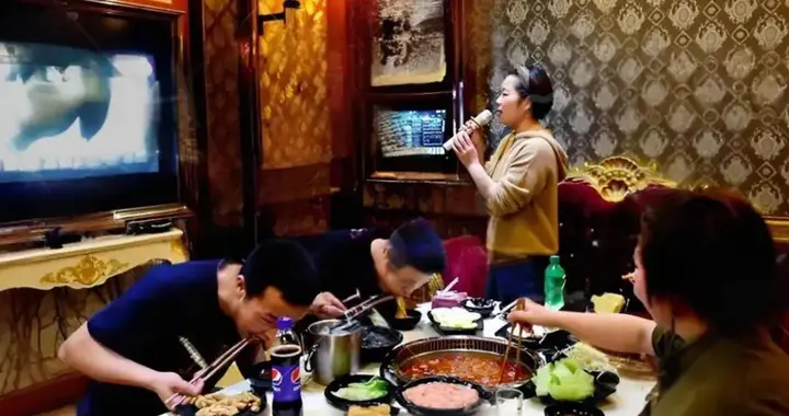 5万家KTV关门！不是年轻人不爱唱歌了，是时代抛弃了“老玩法”