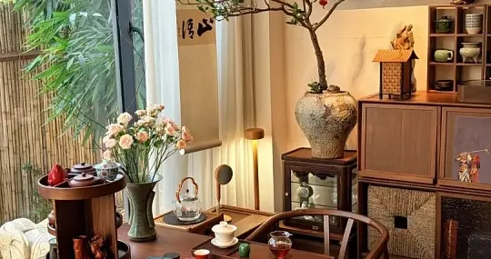 舍弃了阳台，得到了一处开放式茶室