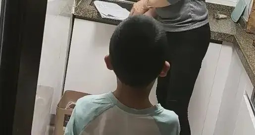 辅导孩子作业你抓狂过？我零辅导却满心愧疚