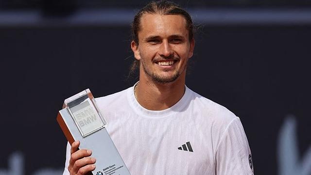 韩暄：关心一下习惯性不敌辛纳的兹维列夫！