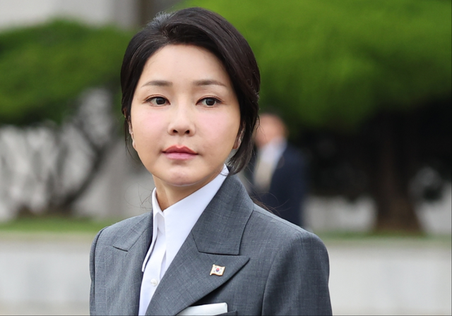 韩国朝野激烈交锋，前第一夫人被调查，最高可判无期
