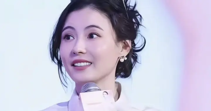 张柏芝昆山生日会唱歌哭着感谢妈妈 扮学生妹重回柳飘飘 娇嫩欲滴