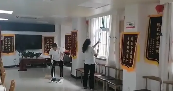 志愿齐动手 创卫暖耆心