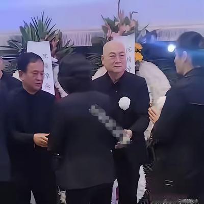 小蚊子聊影娱：百亿遗产说不要就不要了?迟