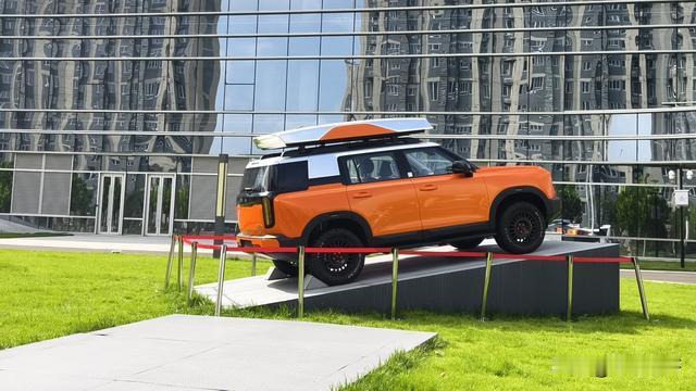 丁翔小哥：今天路过北汽集团办公大楼附近