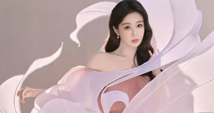 杨紫｜粉色裙大片，粉粉嫩嫩这哪像30多，分明是16岁小仙女！ ​