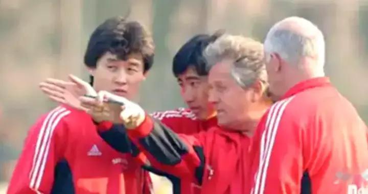 潘伟力透露，当年国足主帅阿里汉确实不会用孙继海，双方矛盾很大