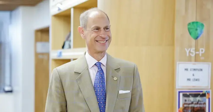 刚刚！白金汉宫发布生日贺帖，温莎家族的一股清流62岁了