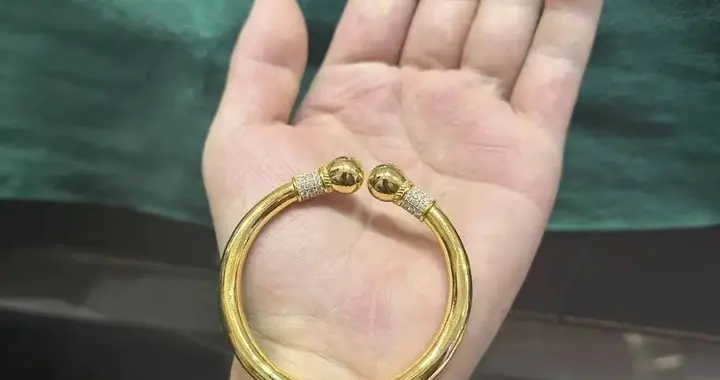 连日大跌，金饰克价较高点已跌近500元，多地水贝市场被挤爆？