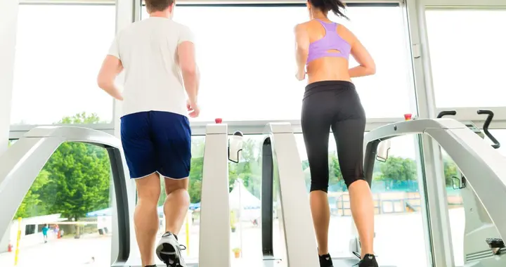 别再瞎练10公里！你后半程“撞墙”，真不是你不行