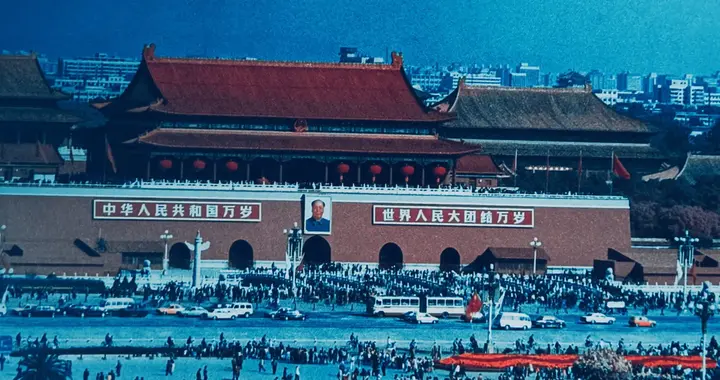 近代历史深刻地证明，自强不息才是真正的救国之道。