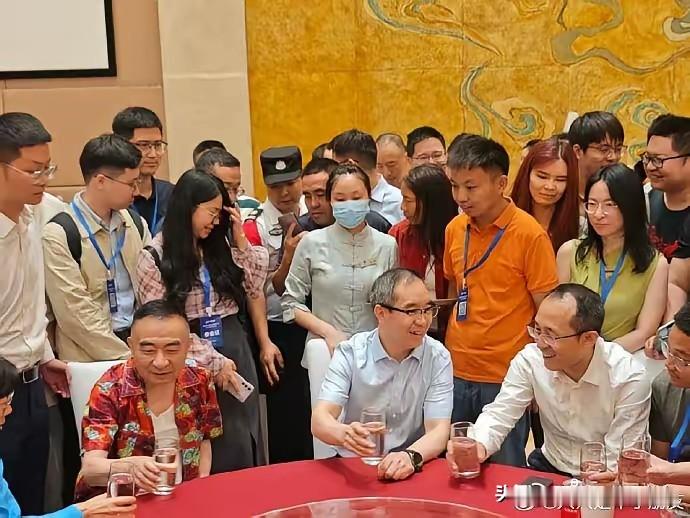 的年度股东大会直接让很多人破防了……  这次茅台的年度股东大会居然没有...