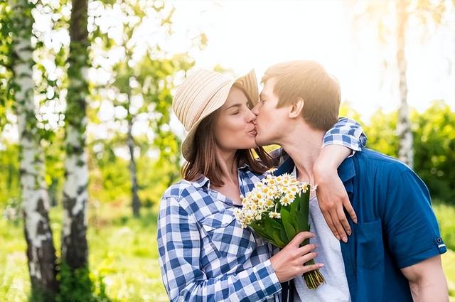 你发现了吗？女人最容易跟这3种男人“日久生情”