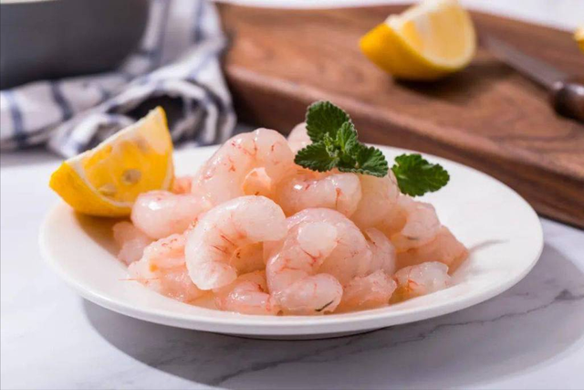 老人要远离虾仁？再三强调：不想身体出问题，这几样食物少吃为妙