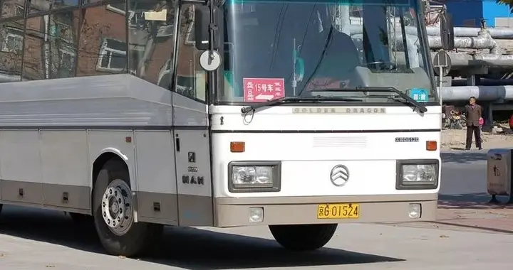 2003年宇通超厦门金龙拿下全国第一，此后宇通常年领跑大客车市场