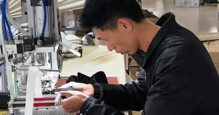 李鑫家内景曝光一言难尽 李林继续带货有苦衷 姐弟将走上这样一条路