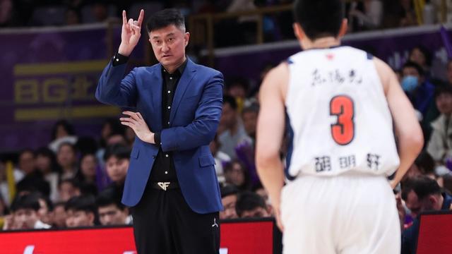 不懂球还侃侃而谈：胡明轩觉醒，杜锋“激活