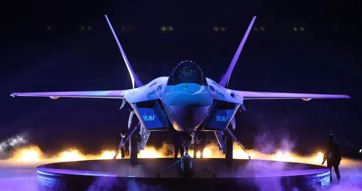 韩国“自主研制”4.5代战斗机量产！李在明无比自豪，要大量出口