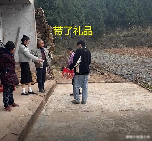 这女孩他把握不住！浙江男子相亲贴心地带上礼物，网友：感觉没戏