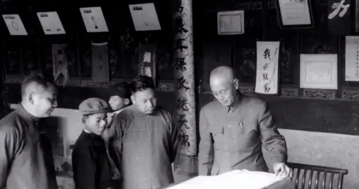 1949年蒋介石最后回溪口，族长喊住他：瑞元，祠堂破得漏雨了！